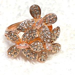 2/20 💋fun cocktail ring -new-not stamped